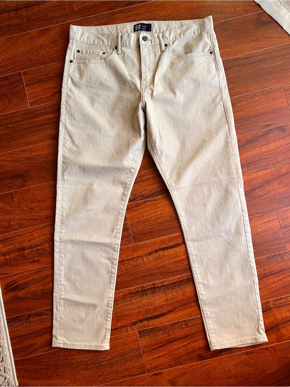 GAP Men Slim Jeans in Light Beige